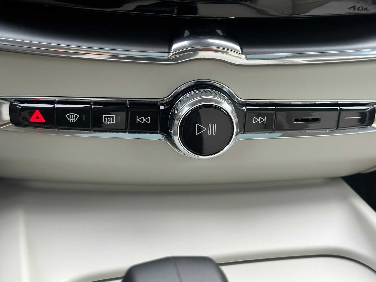 2025 Volvo XC60 Plus