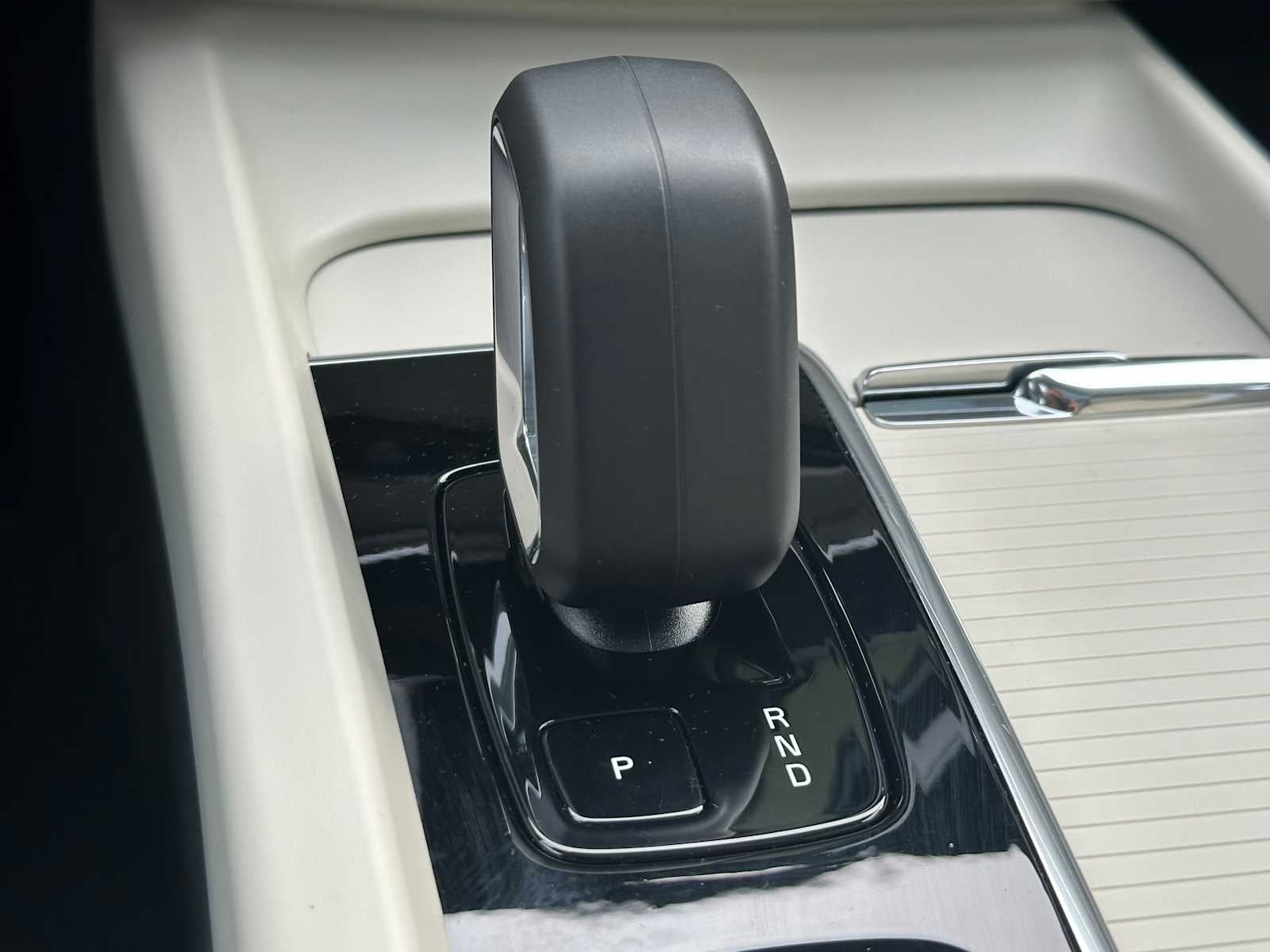 2025 Volvo XC60 Plus