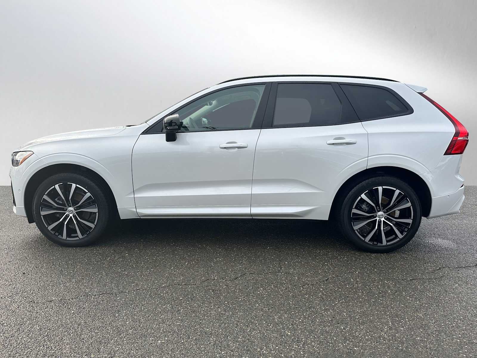 2025 Volvo XC60 Plus