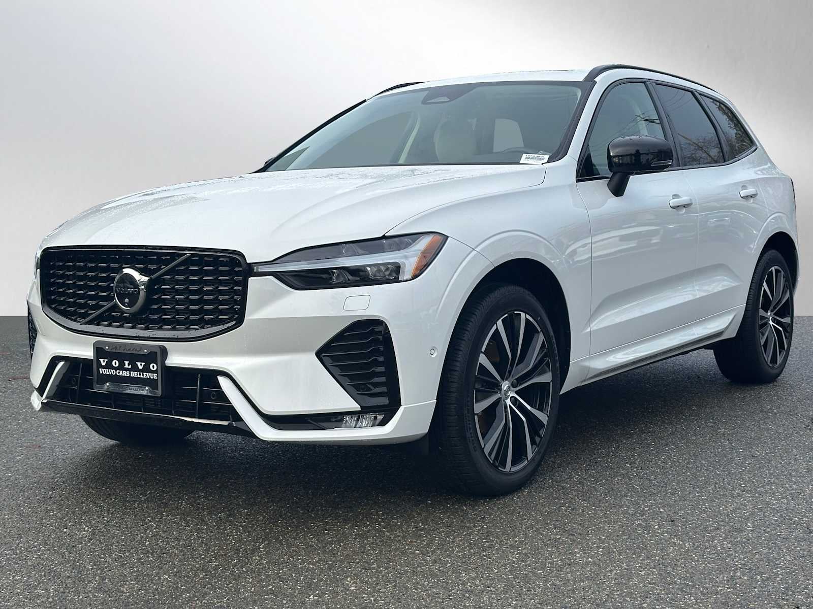 2025 Volvo XC60 Plus