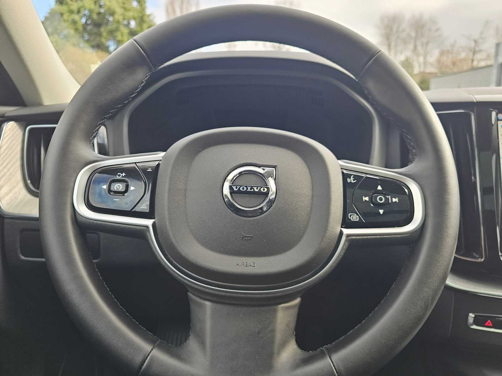 2025 Volvo XC60 Plus