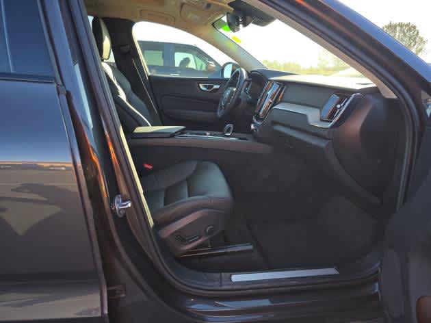 2025 Volvo XC60 Plus