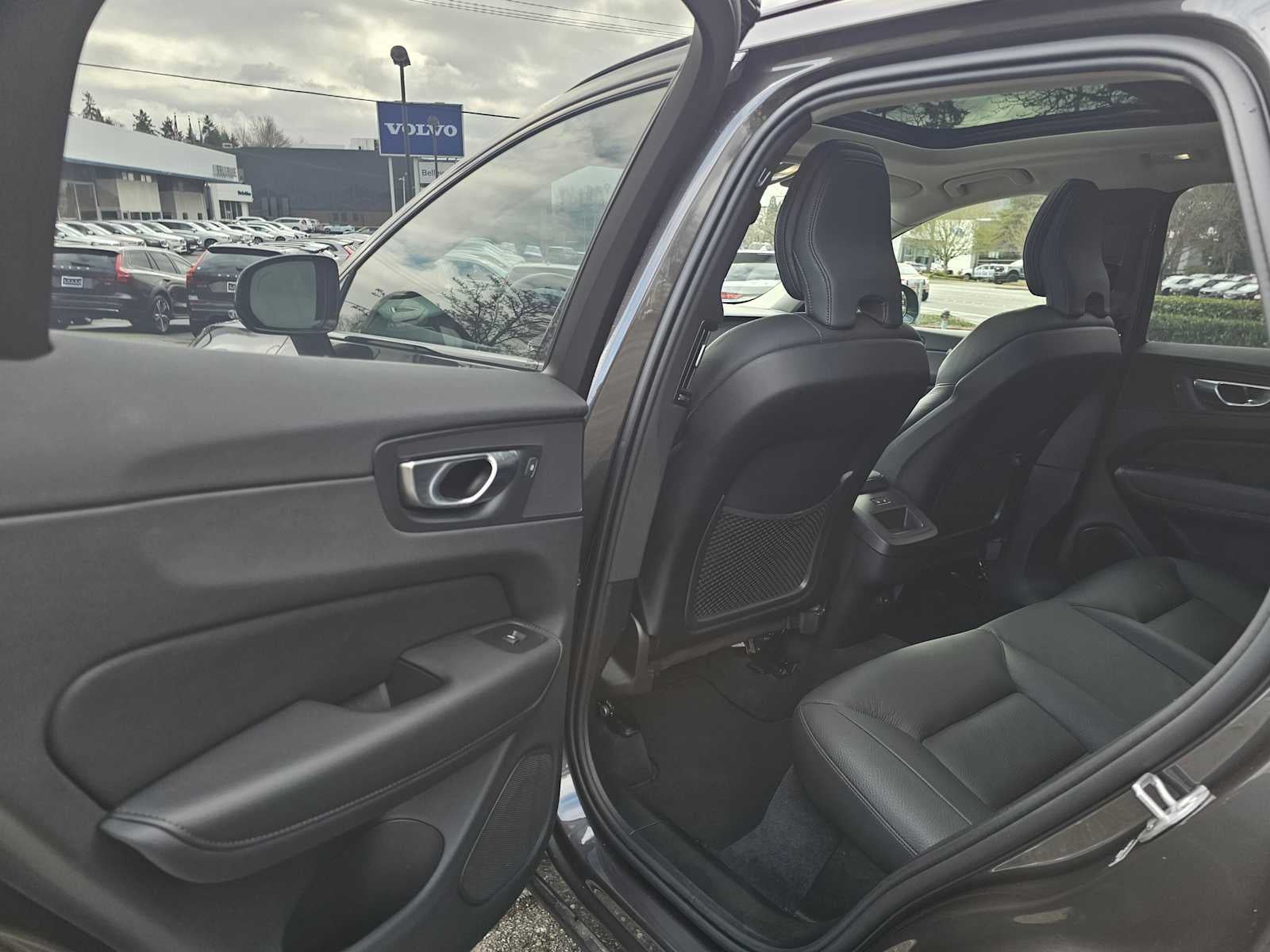 2025 Volvo XC60 Plus