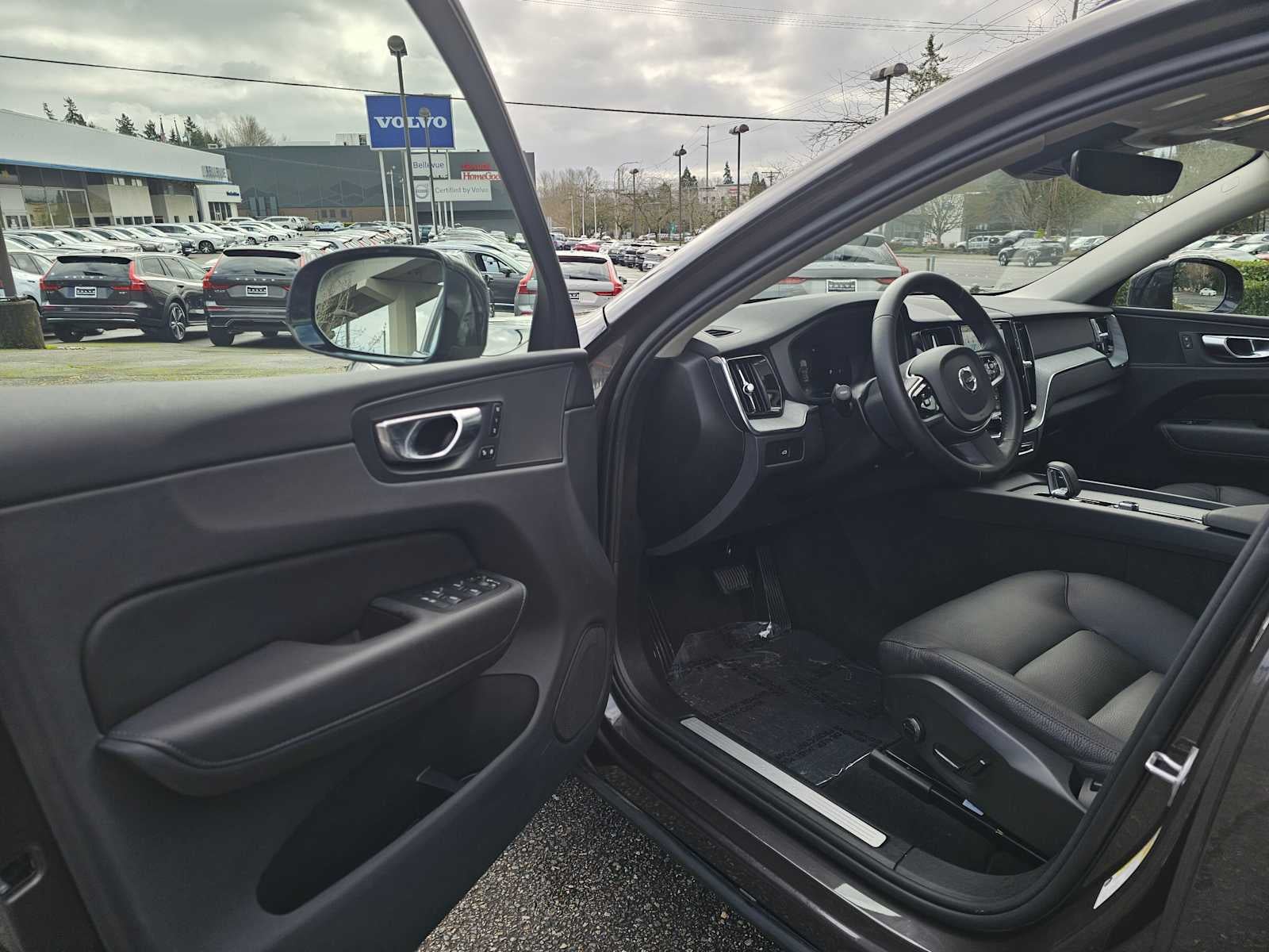 2025 Volvo XC60 Plus