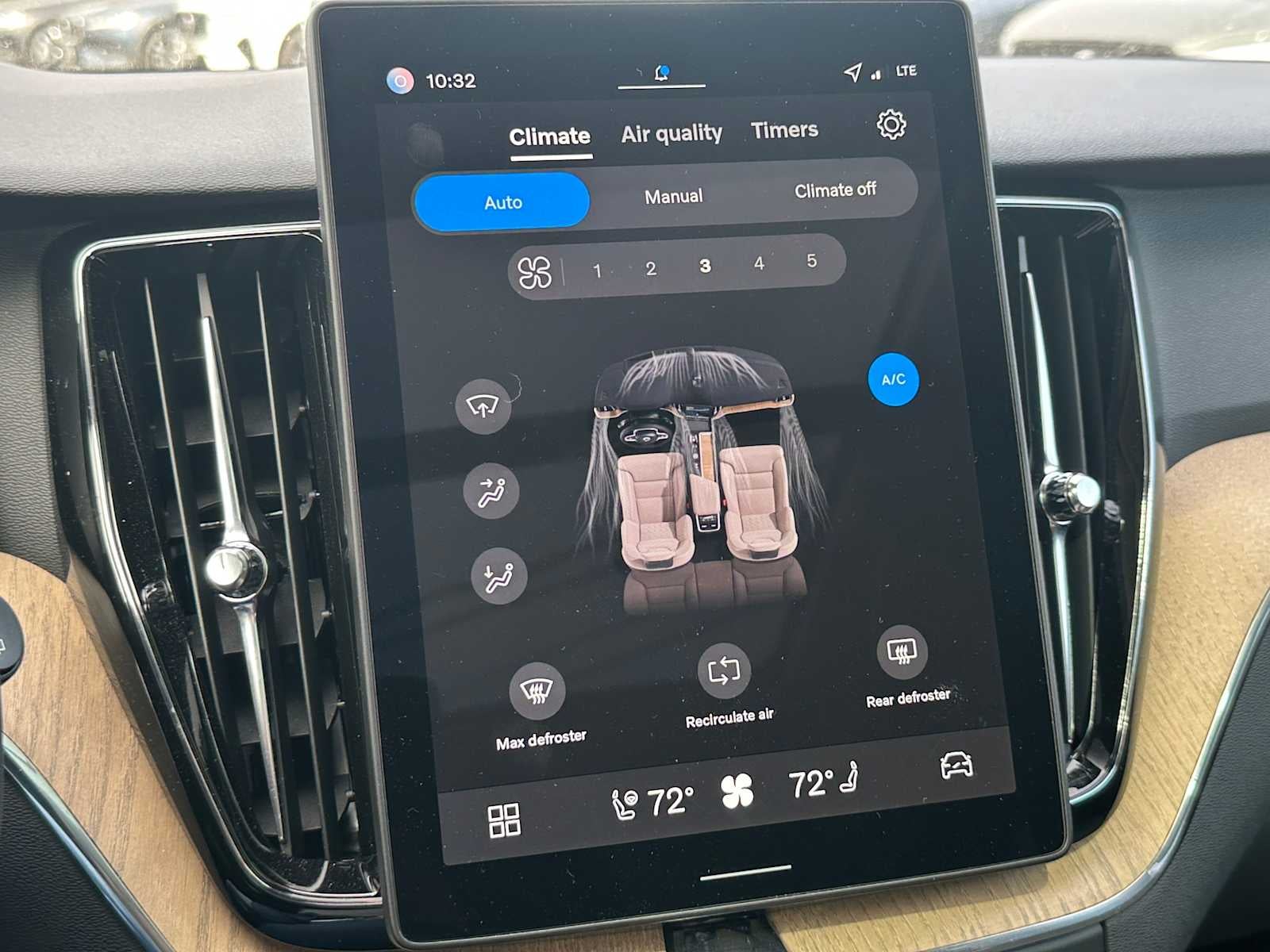 2026 Volvo XC60 Plus