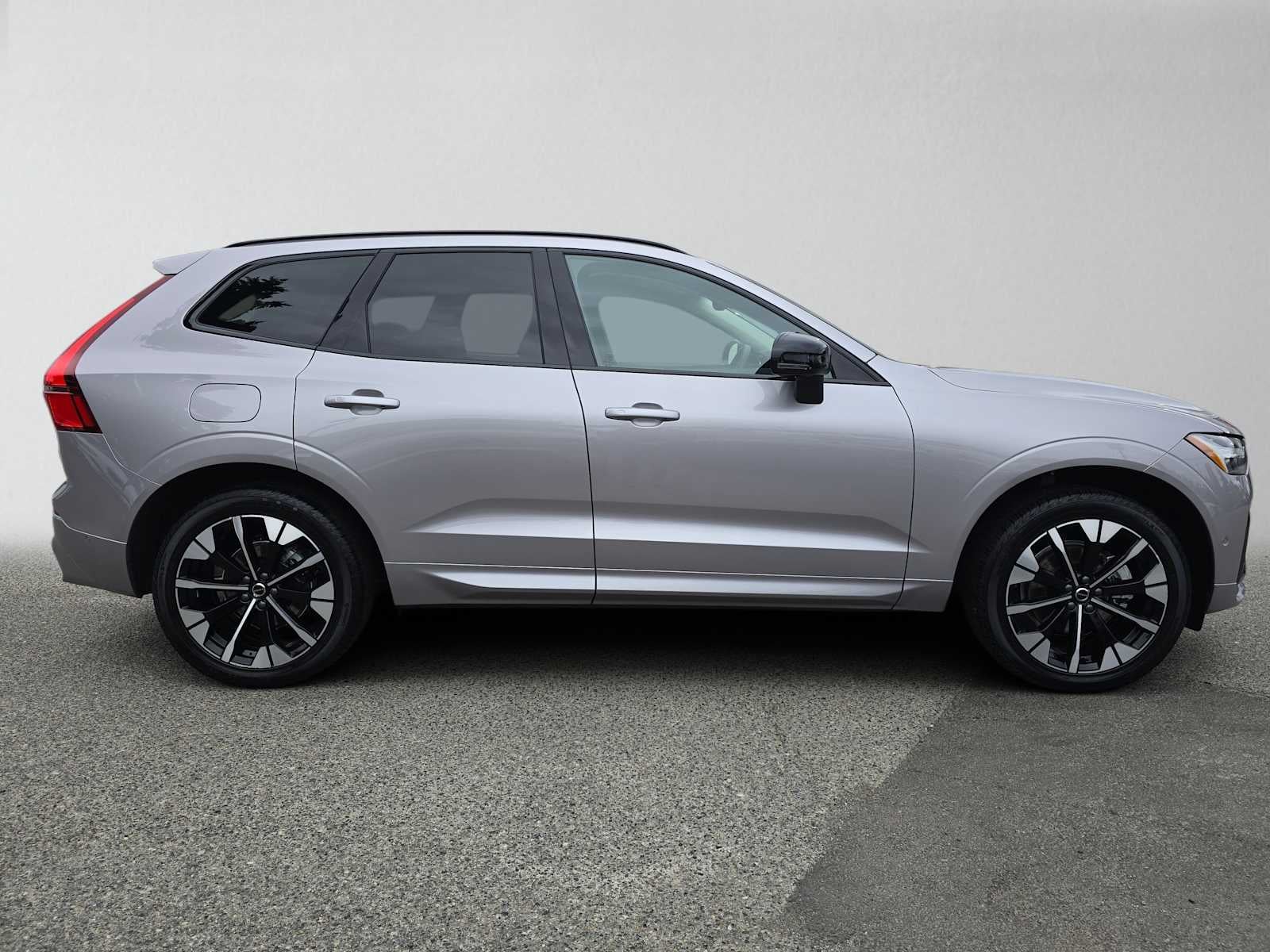 2026 Volvo XC60 Plus