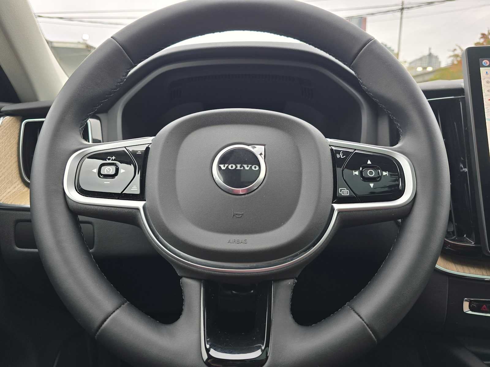 2026 Volvo XC60 Plus