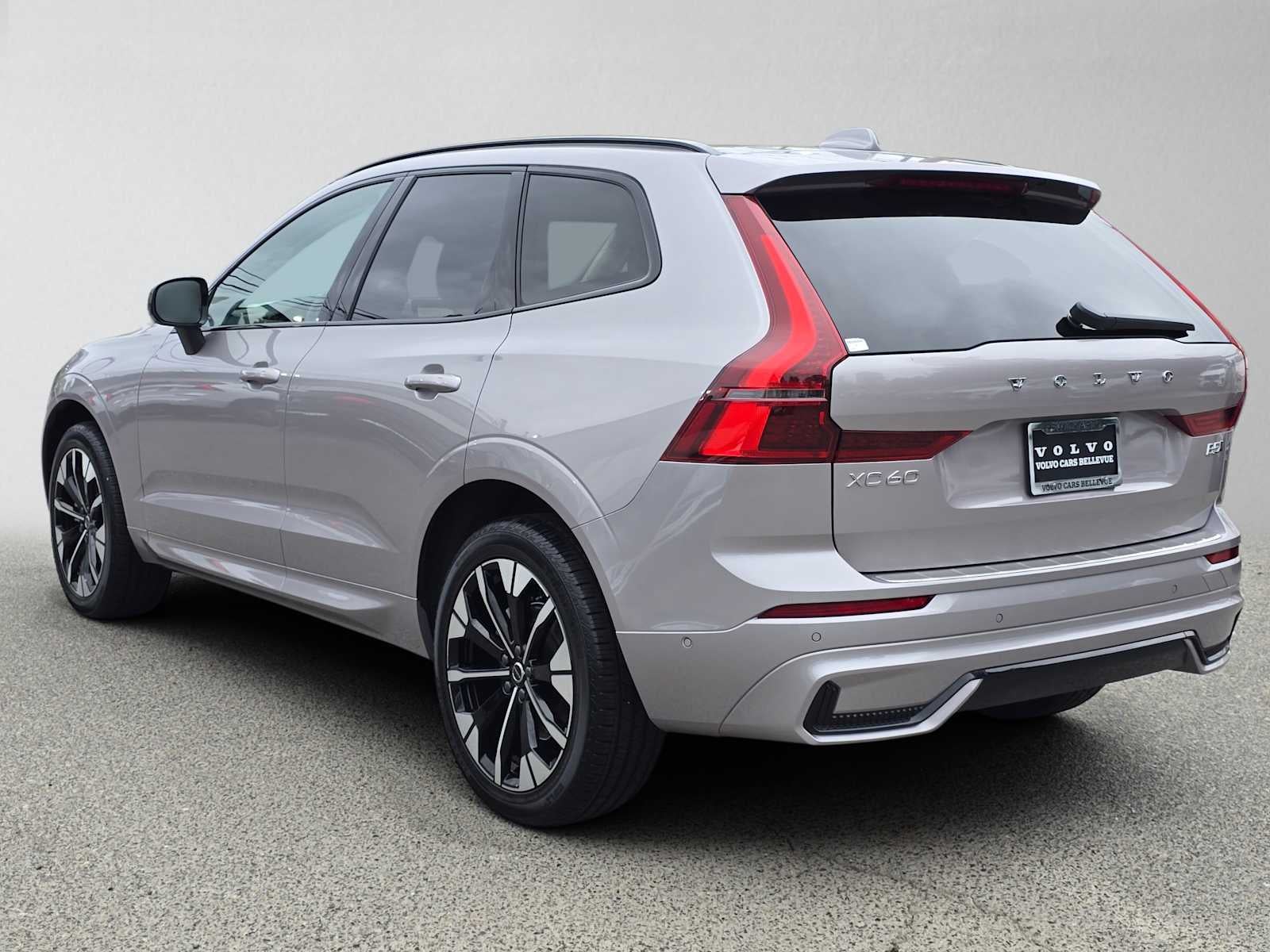 2026 Volvo XC60 Plus