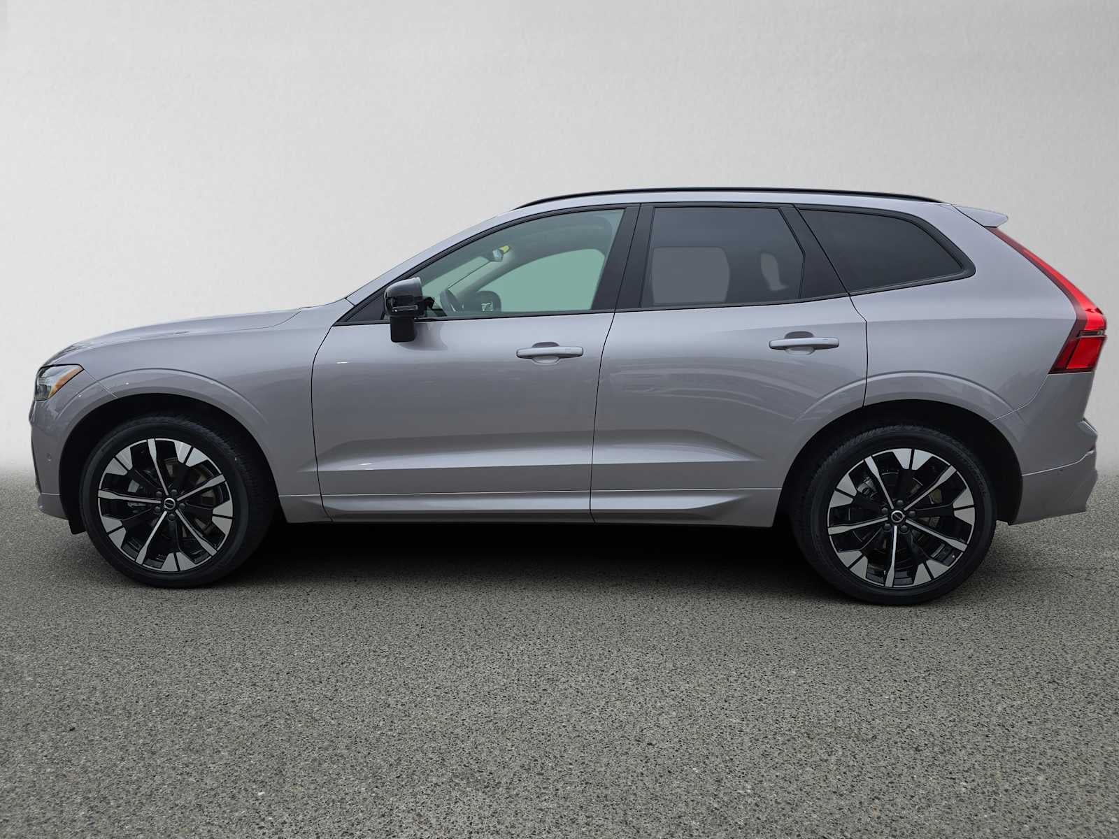2026 Volvo XC60 Plus