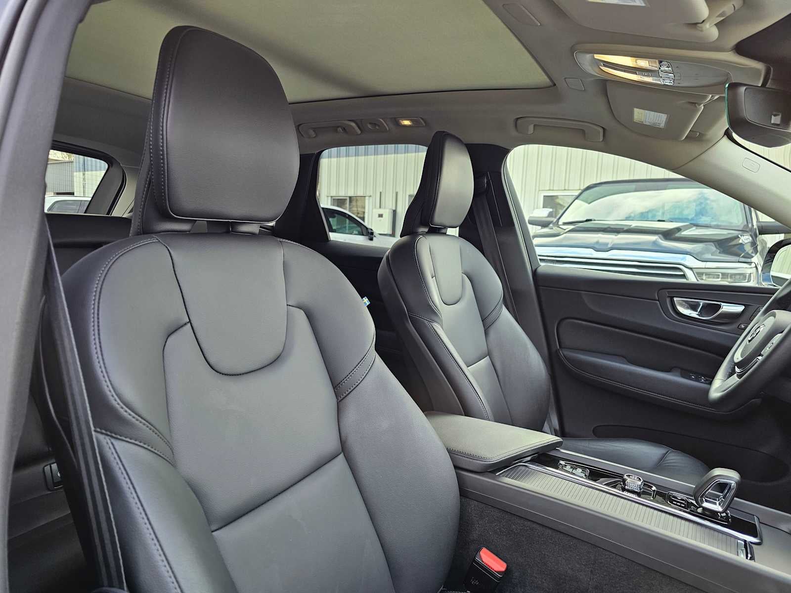 2025 Volvo XC60 Core