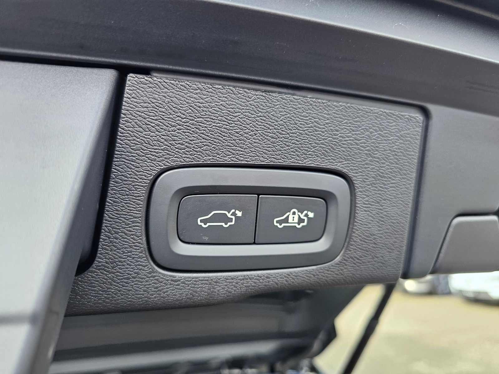 2025 Volvo XC60 Core