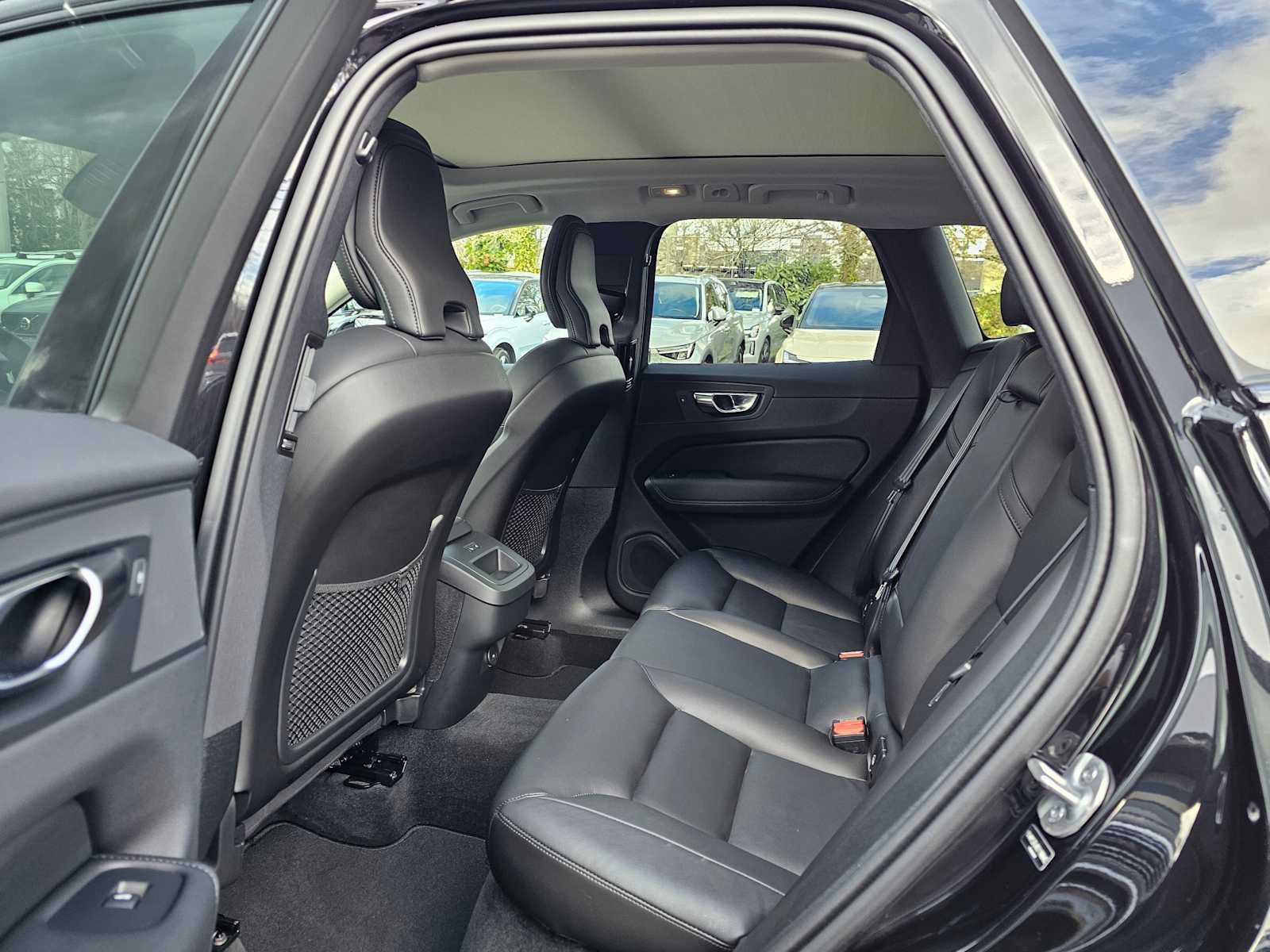 2025 Volvo XC60 Core