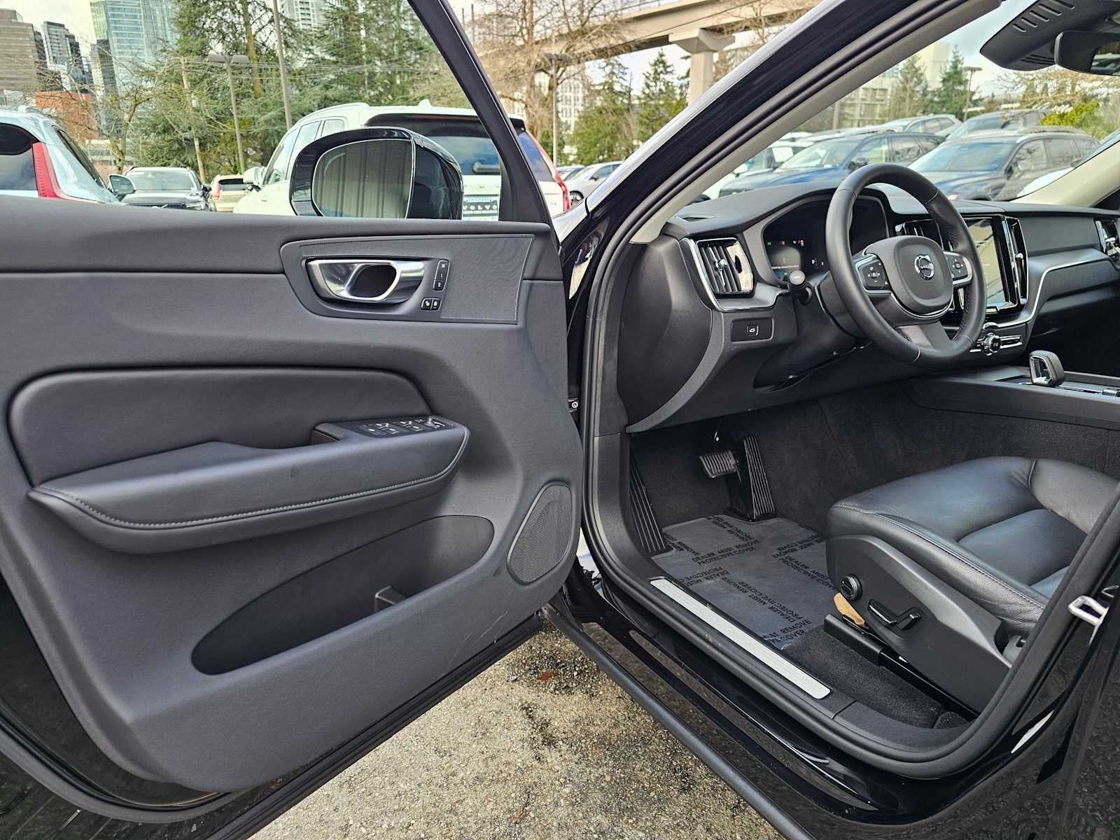 2025 Volvo XC60 Core