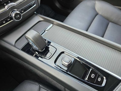 2025 Volvo XC60 Core