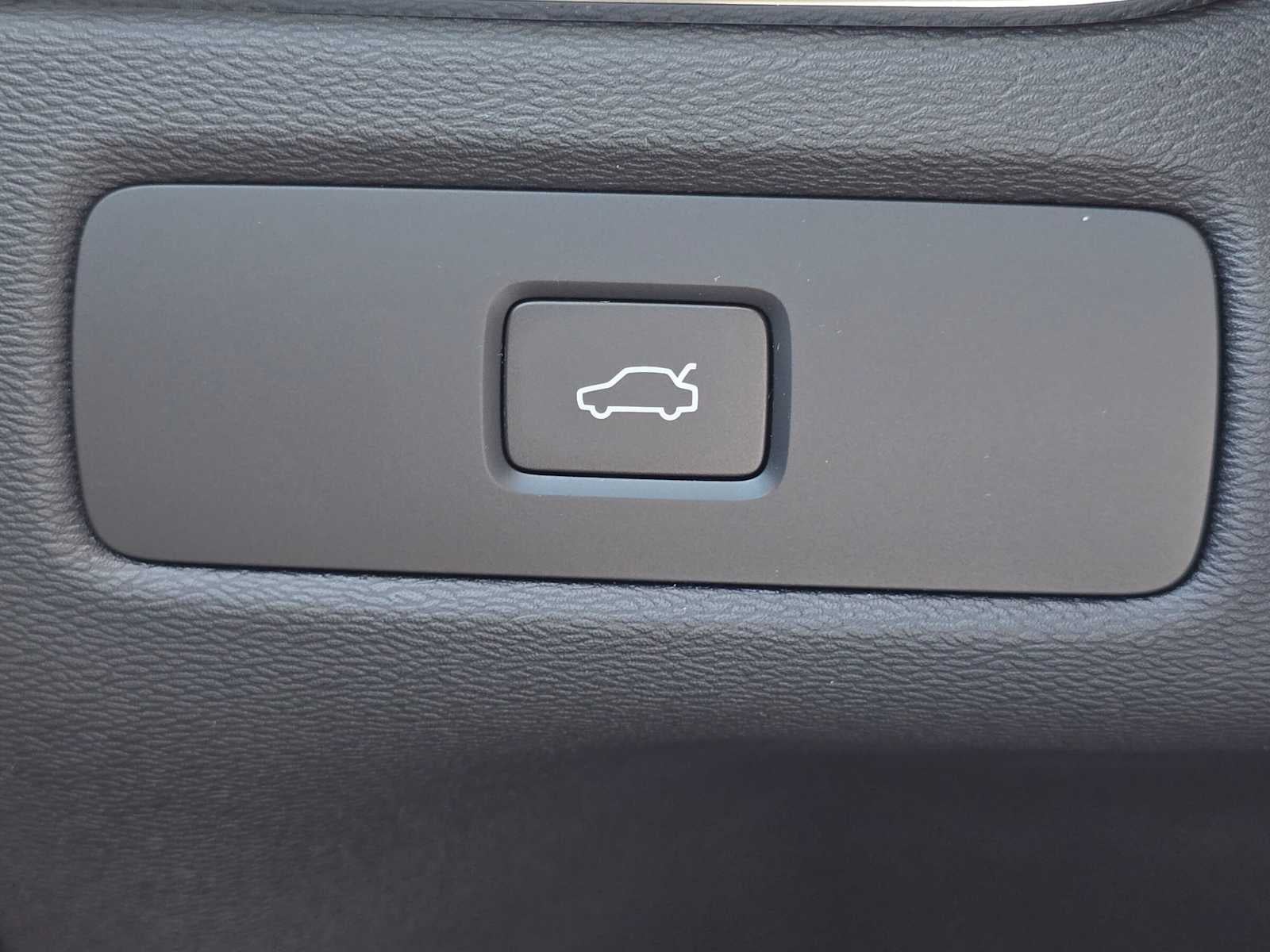 2026 Volvo XC60 Core