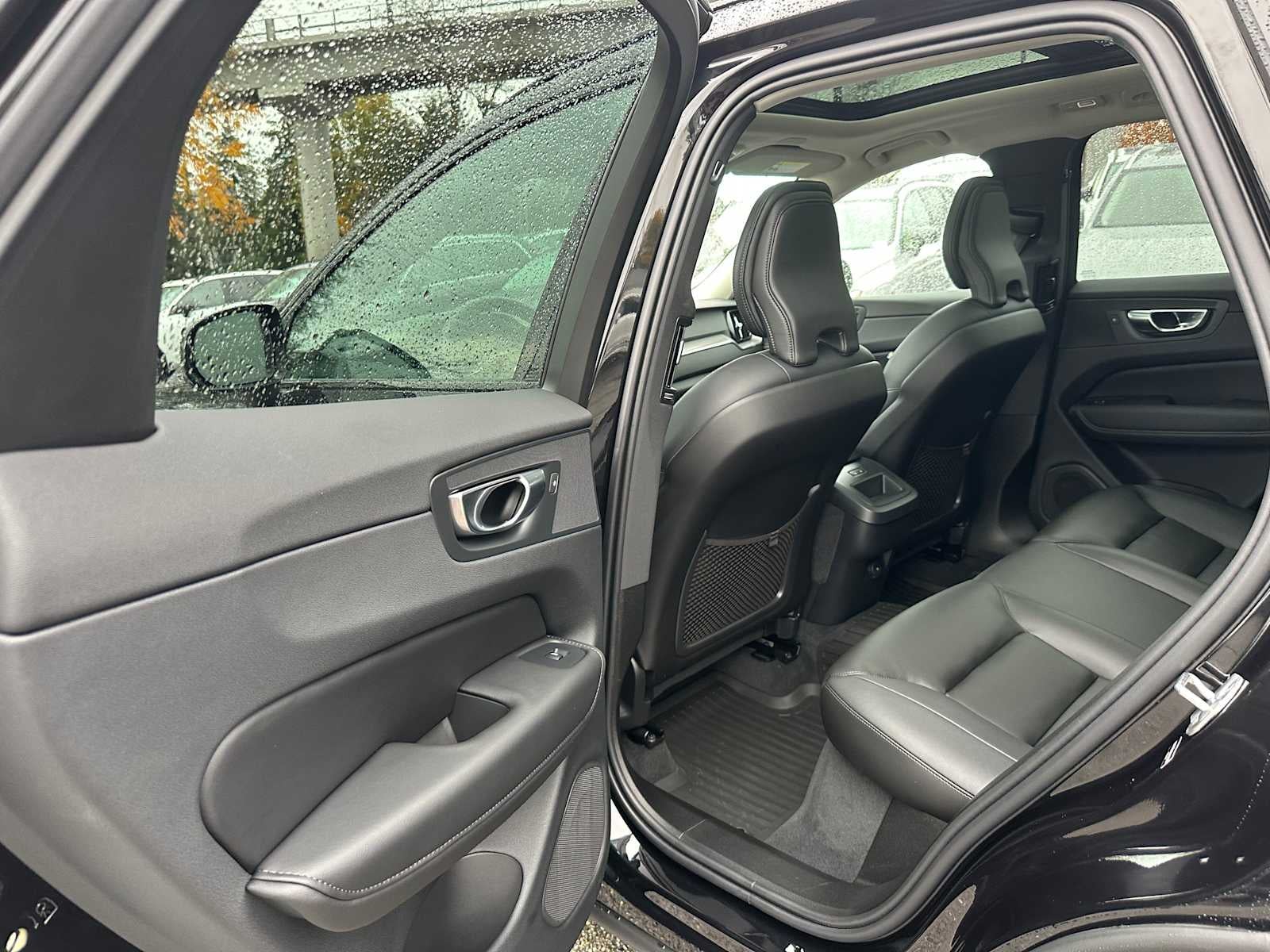 2025 Volvo XC60 Core