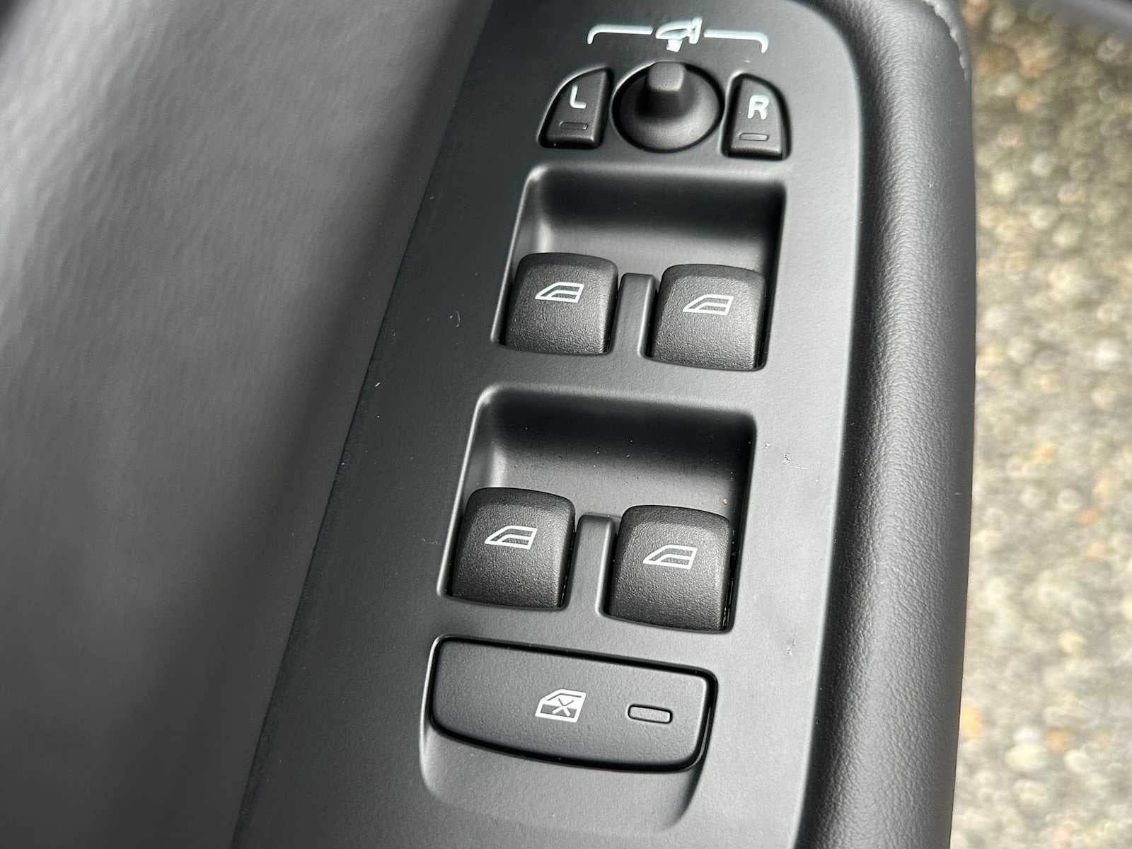 2025 Volvo XC60 Core