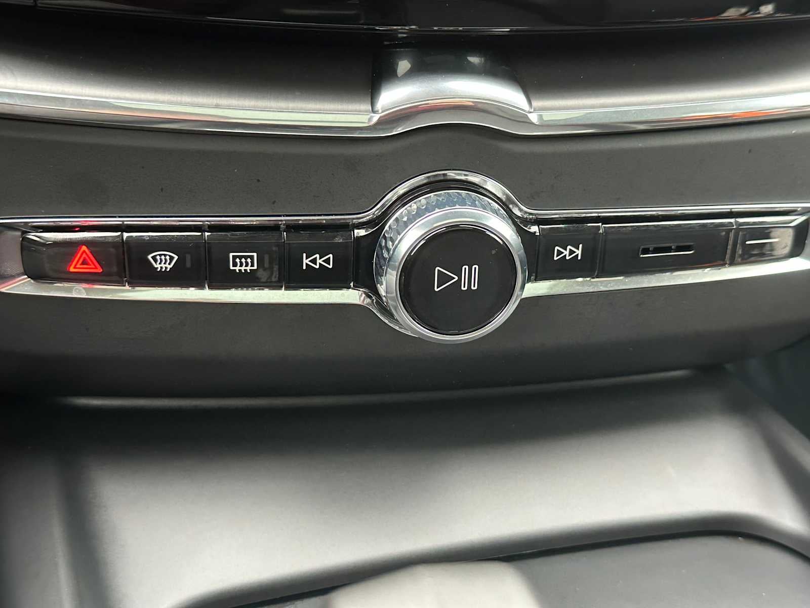 2025 Volvo XC60 Core