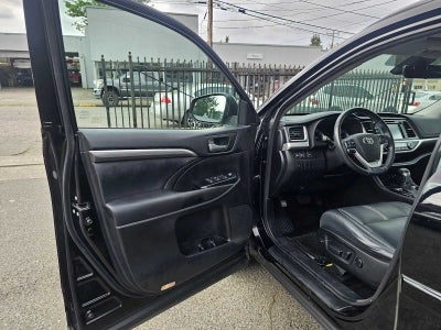 2017 Toyota Highlander SE