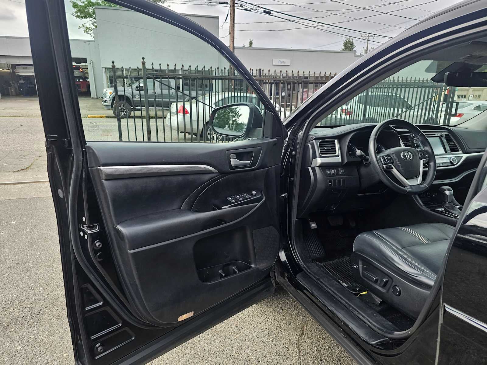 2017 Toyota Highlander SE