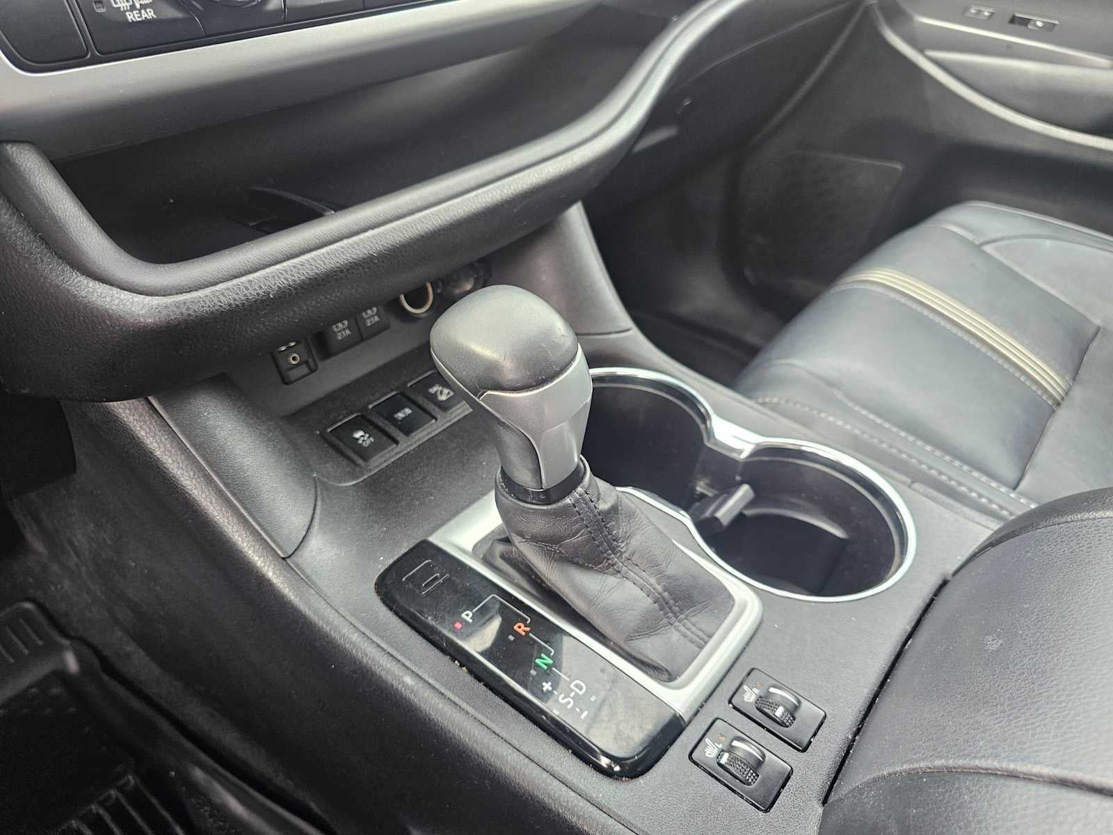 2017 Toyota Highlander SE