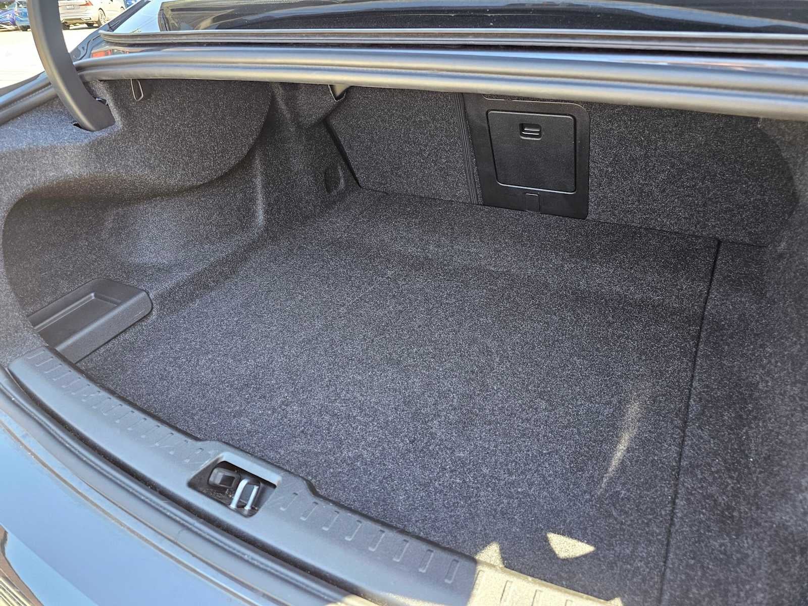 2024 Volvo S60 Plus Dark Theme