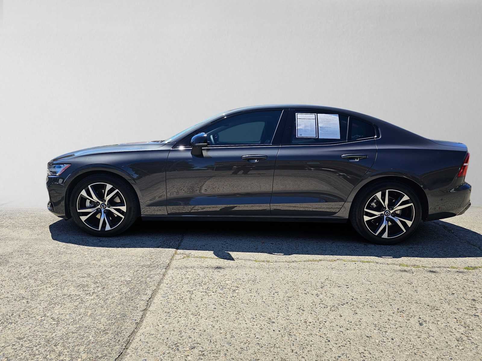 2024 Volvo S60 Plus Dark Theme