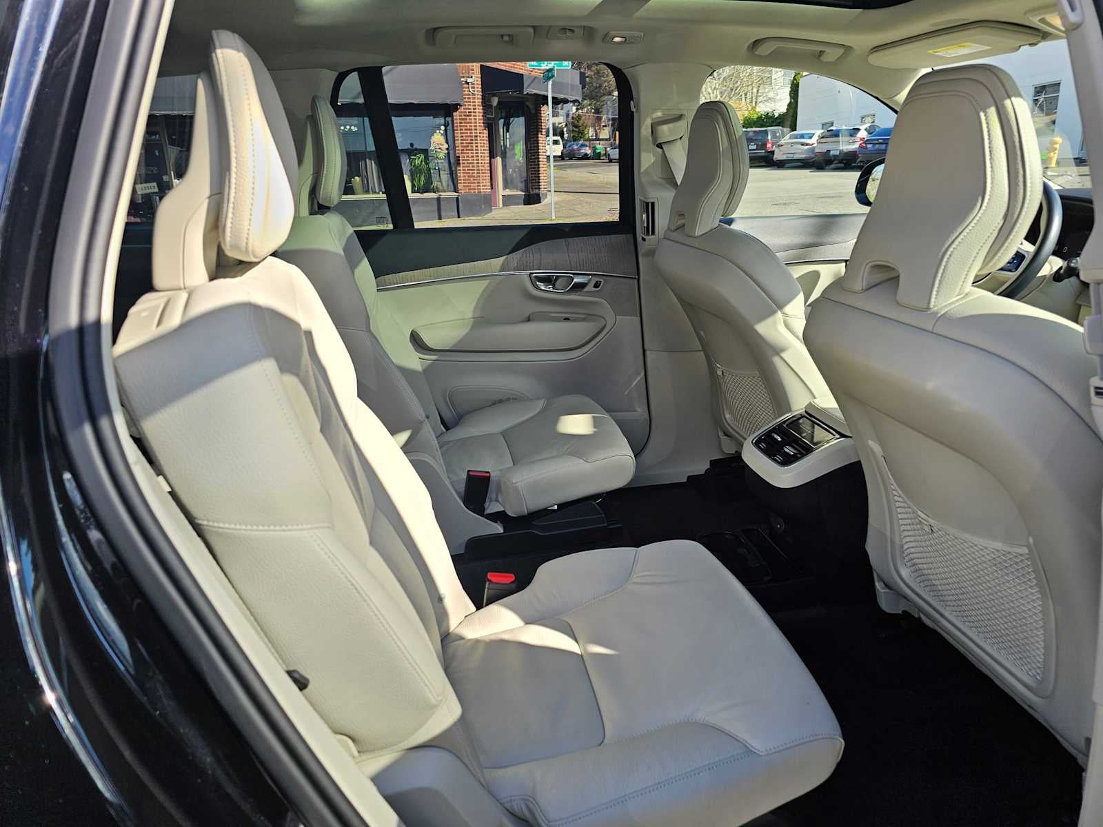 2024 Volvo XC90 Plus Bright Theme