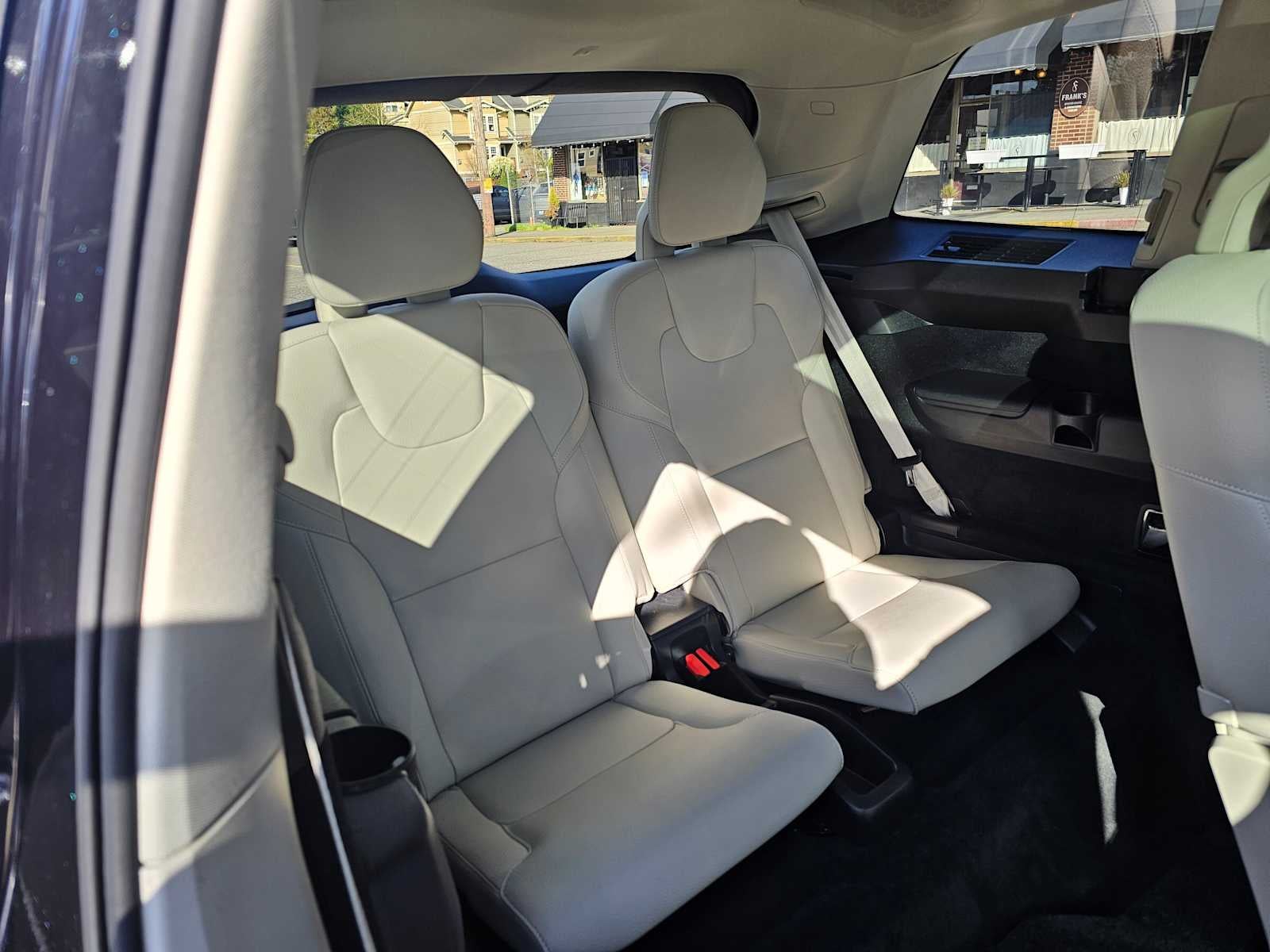 2024 Volvo XC90 Plus Bright Theme