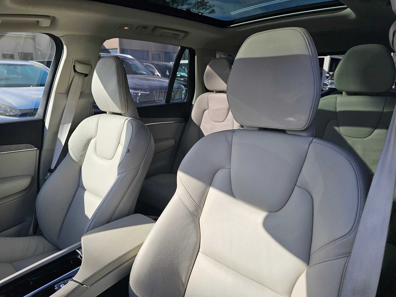 2024 Volvo XC90 Plus Bright Theme