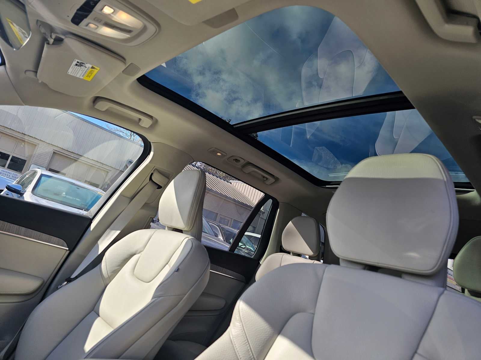 2024 Volvo XC90 Plus Bright Theme