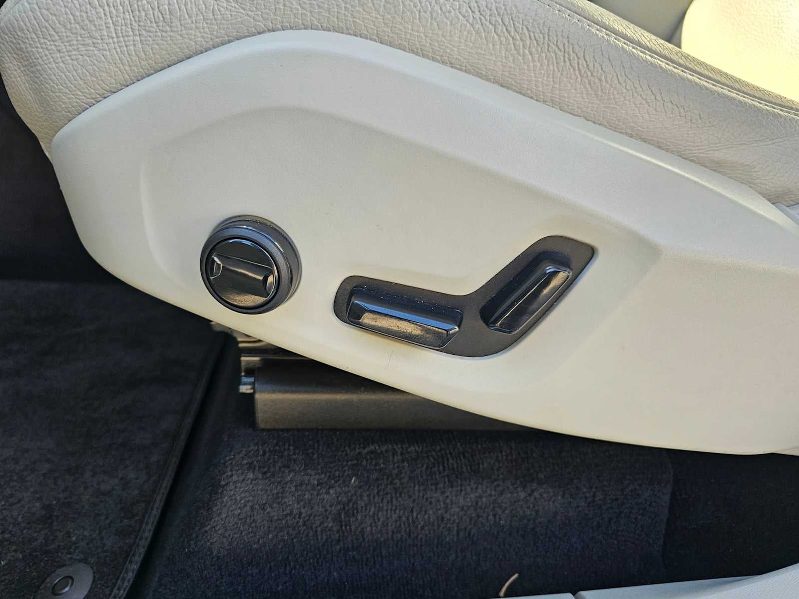 2024 Volvo XC90 Plus Bright Theme