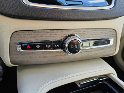 2024 Volvo XC90 Plus Bright Theme