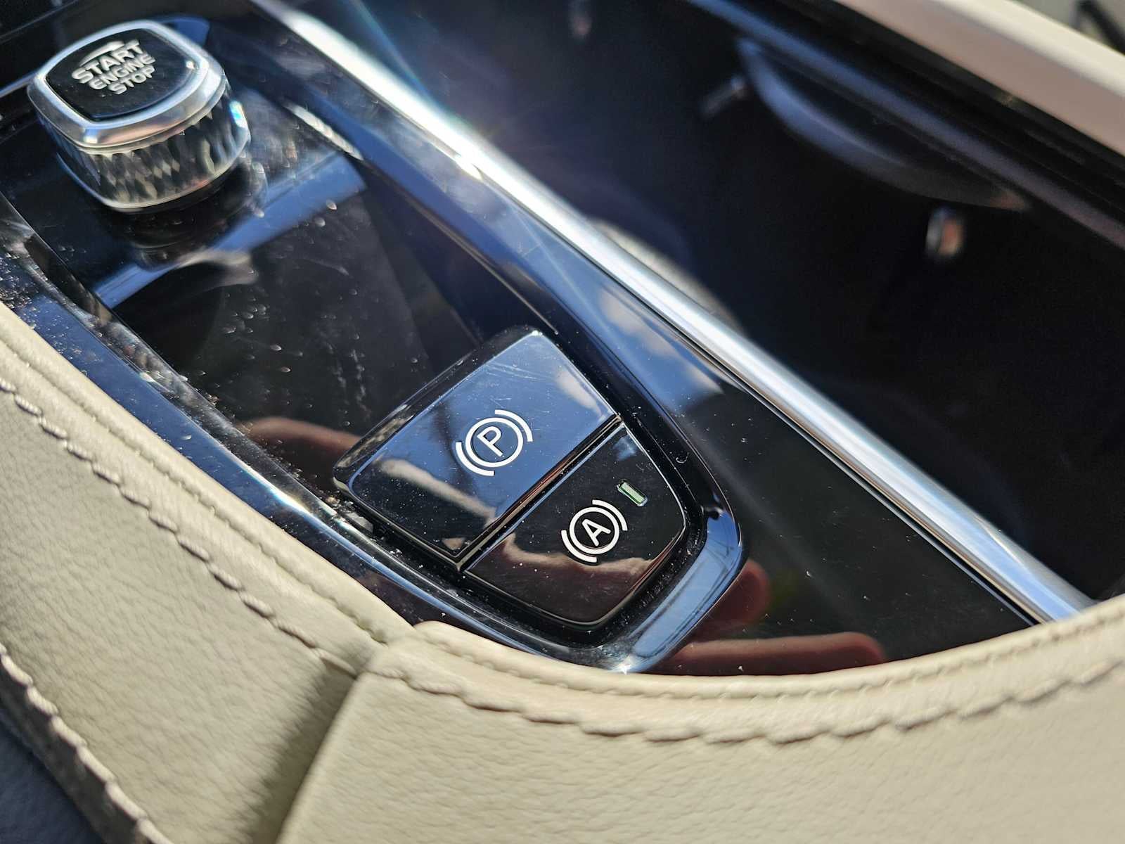 2024 Volvo XC90 Plus Bright Theme