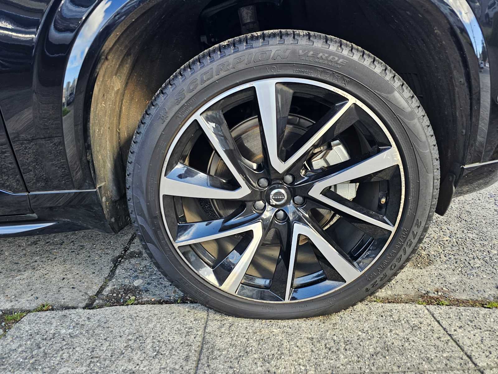 2024 Volvo XC90 Plus Bright Theme