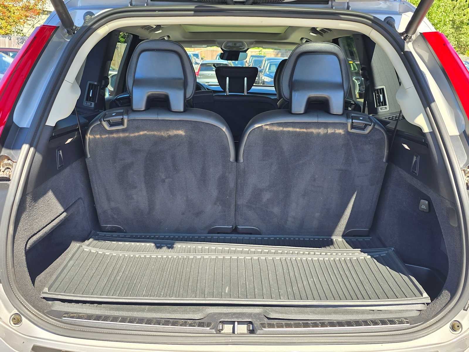 2024 Volvo XC90 Plus Bright Theme
