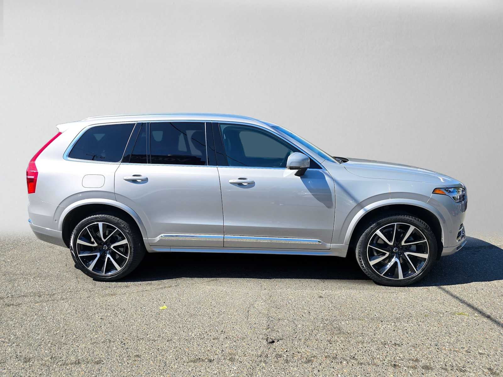 2024 Volvo XC90 Plus Bright Theme