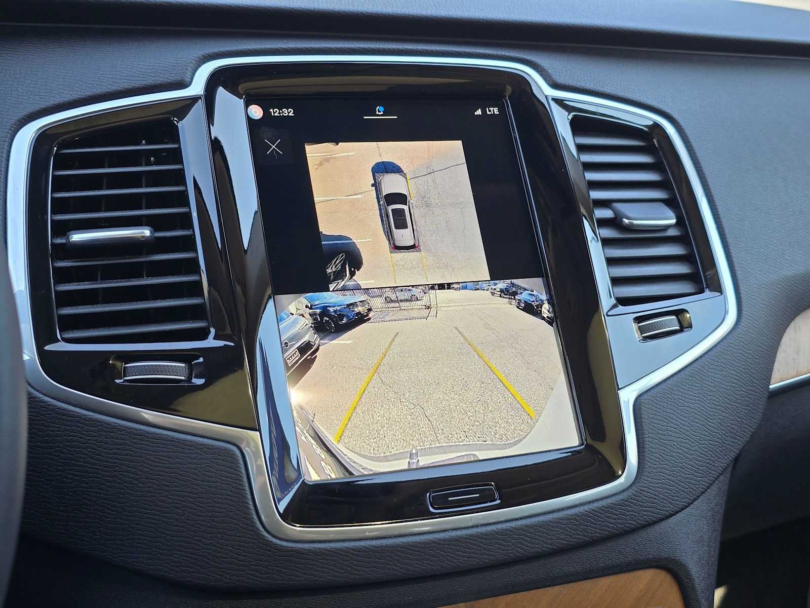 2024 Volvo XC90 Plus Bright Theme