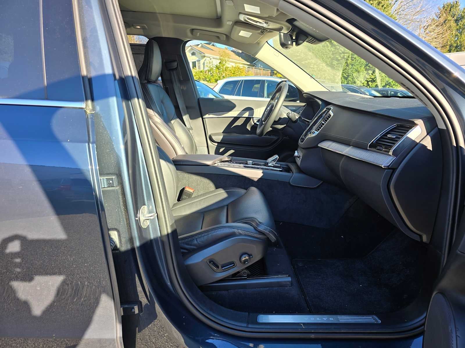 2024 Volvo XC90 Ultimate Bright Theme