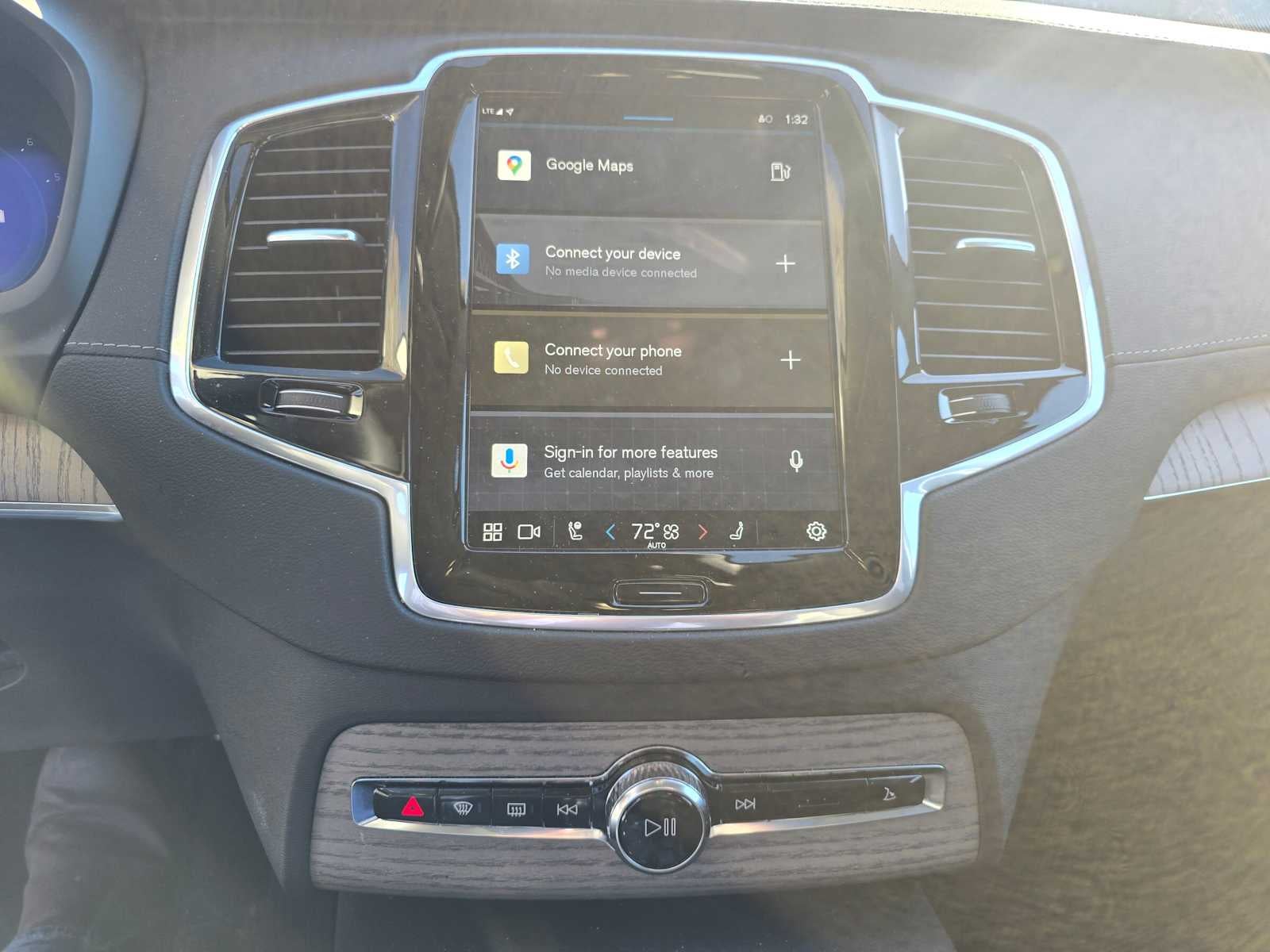 2024 Volvo XC90 Ultimate Bright Theme