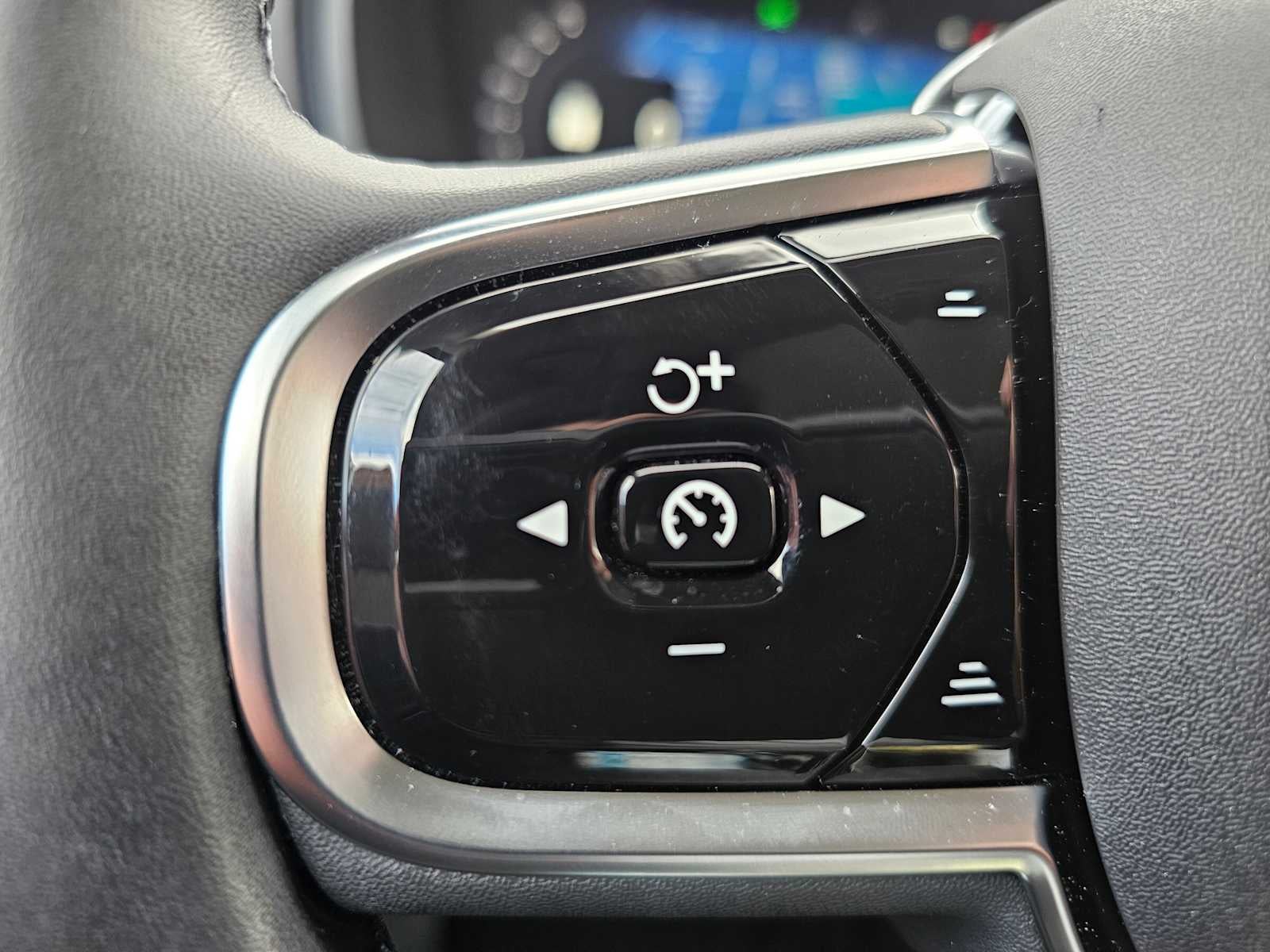 2024 Volvo XC90 Ultimate Bright Theme