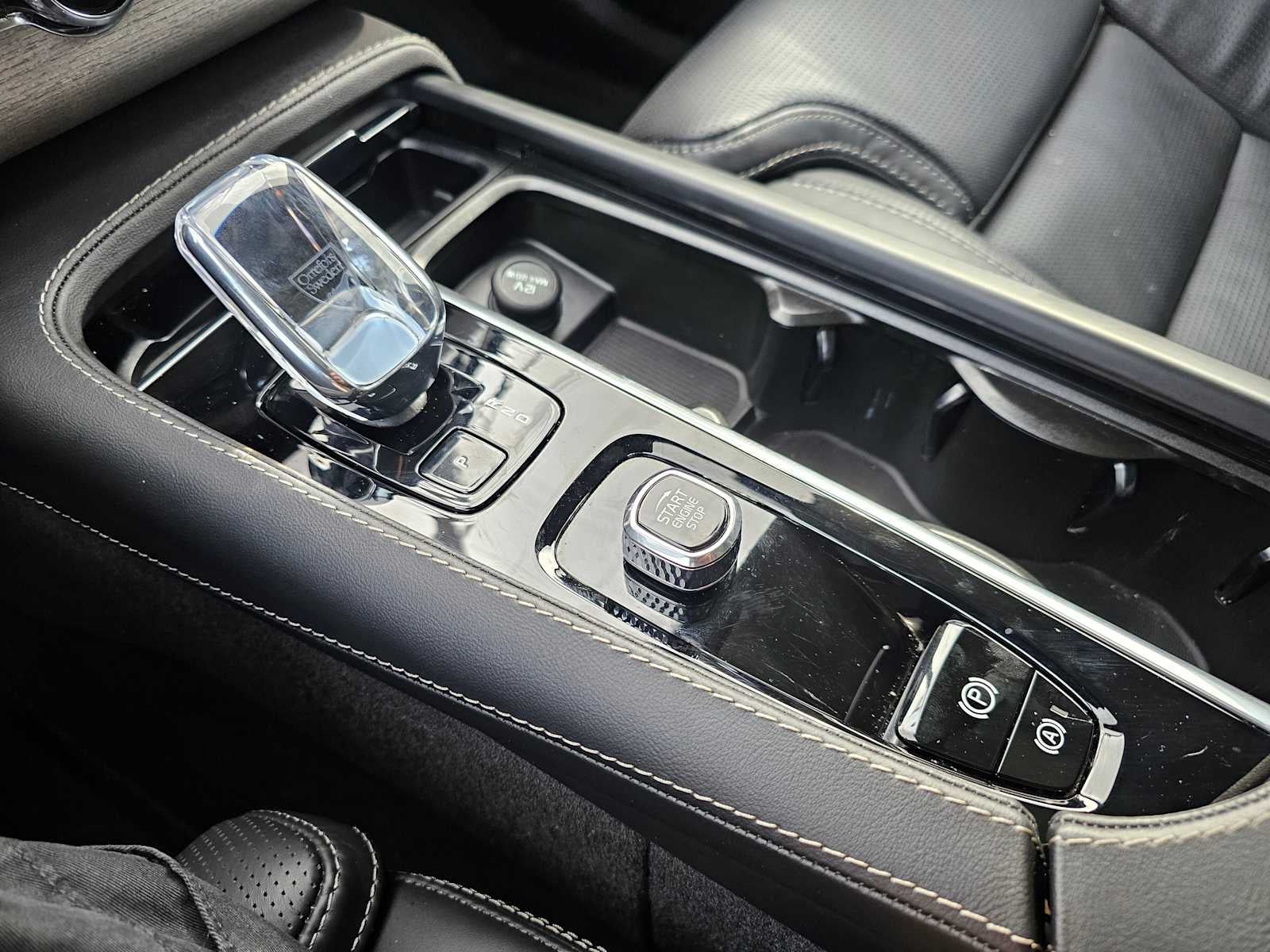 2024 Volvo XC90 Ultimate Bright Theme