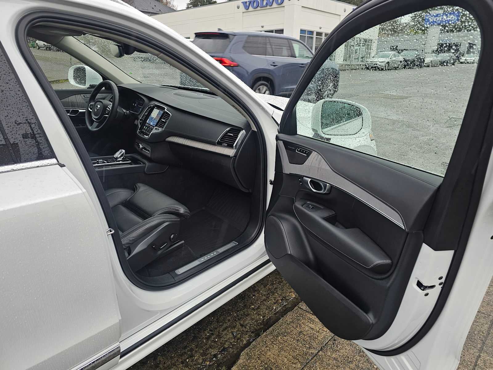 2024 Volvo XC90 Ultimate Bright Theme