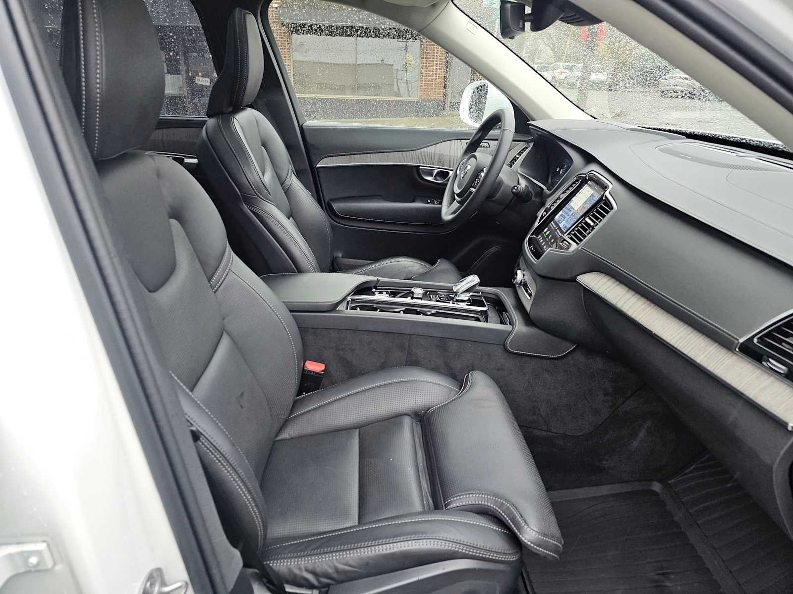 2024 Volvo XC90 Ultimate Bright Theme