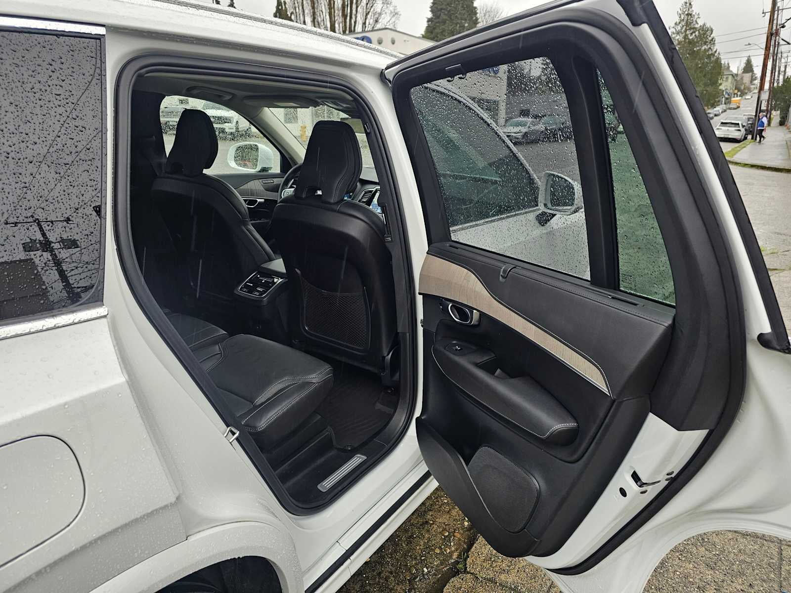 2024 Volvo XC90 Ultimate Bright Theme