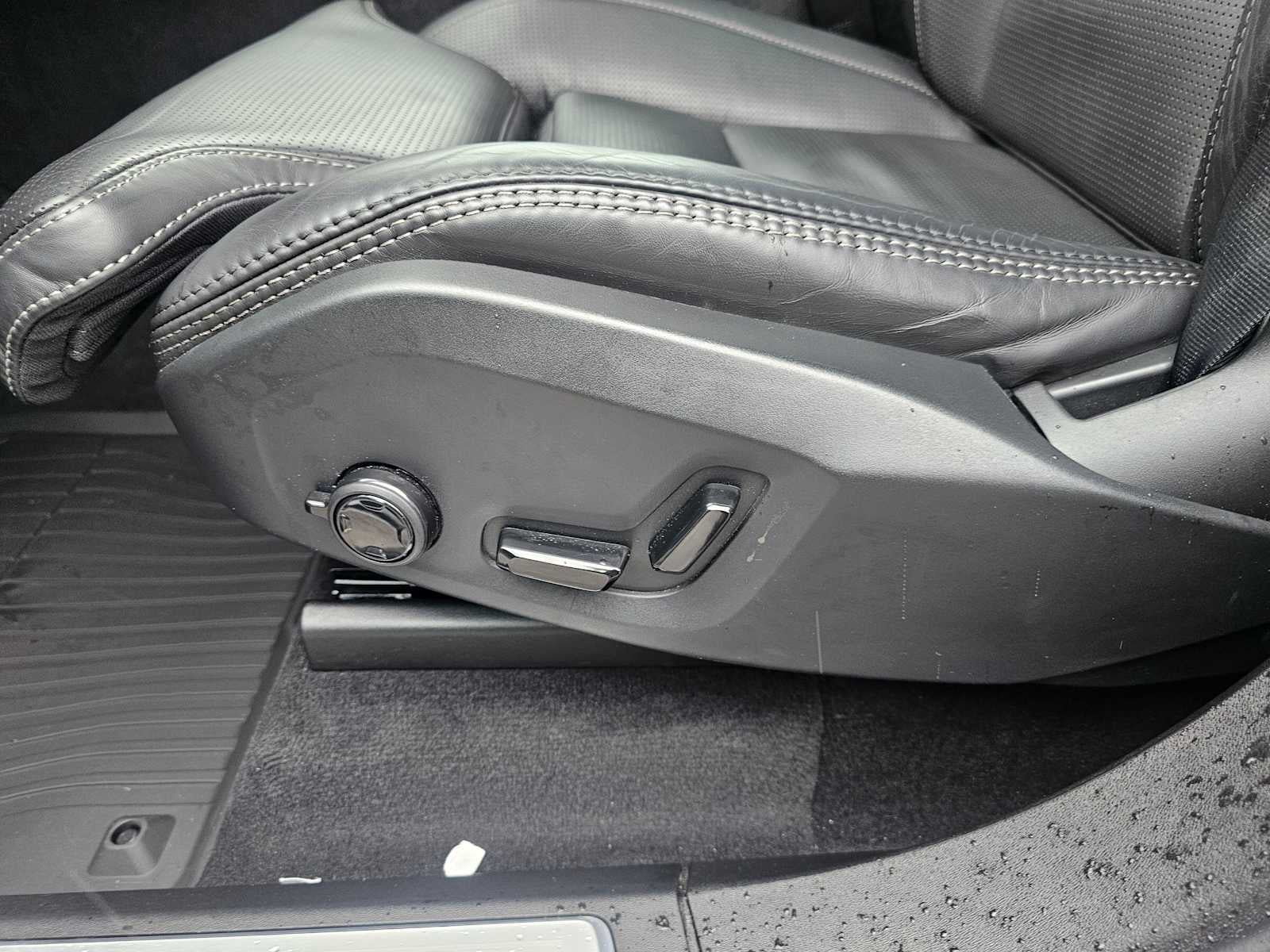 2024 Volvo XC90 Ultimate Bright Theme