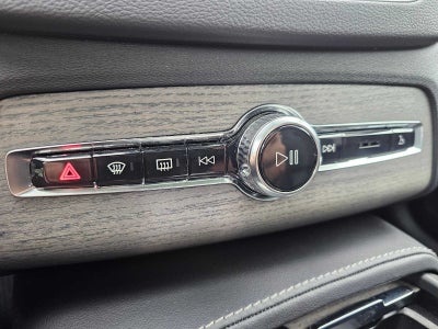 2024 Volvo XC90 Ultimate Bright Theme