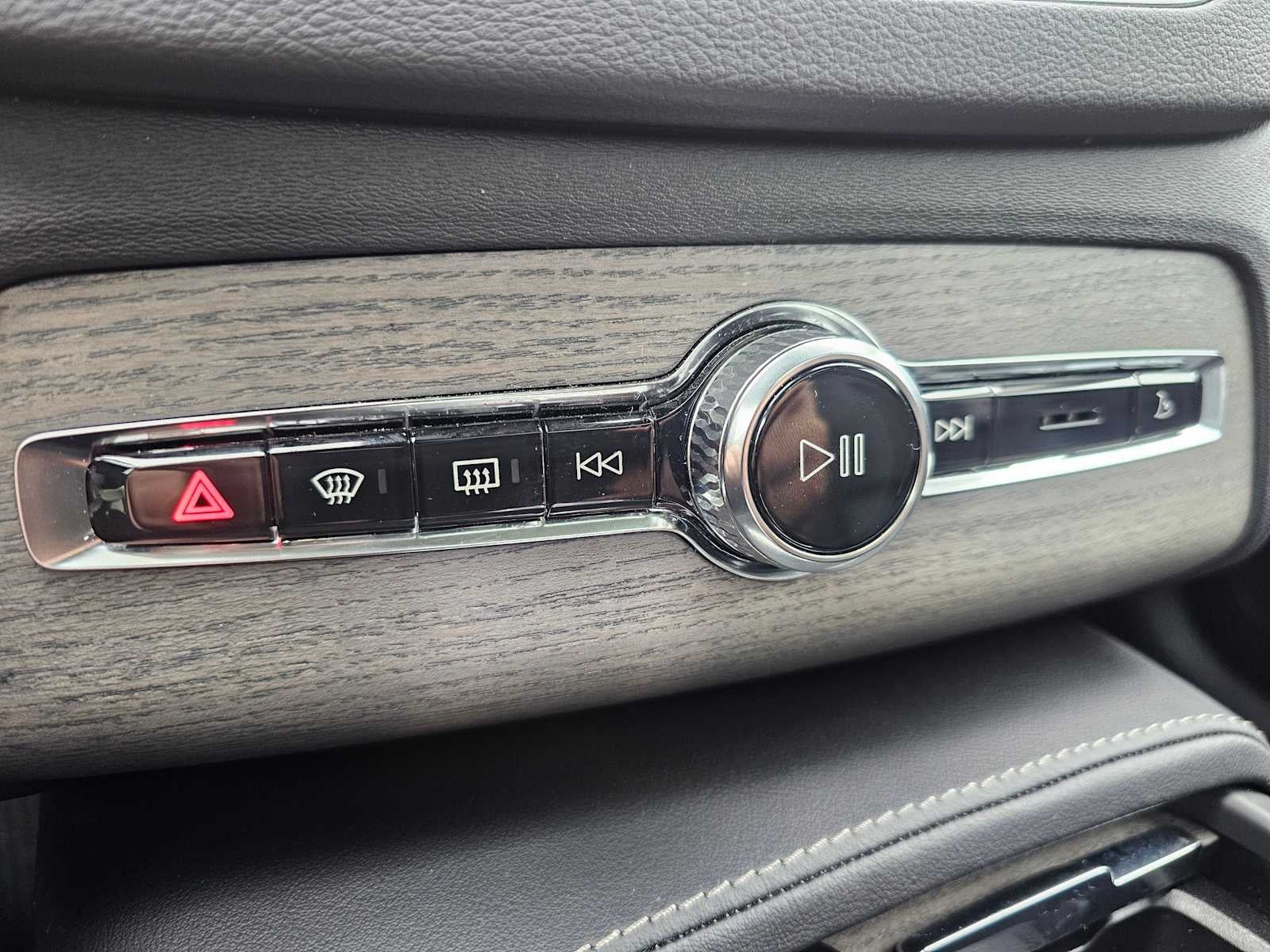 2024 Volvo XC90 Ultimate Bright Theme