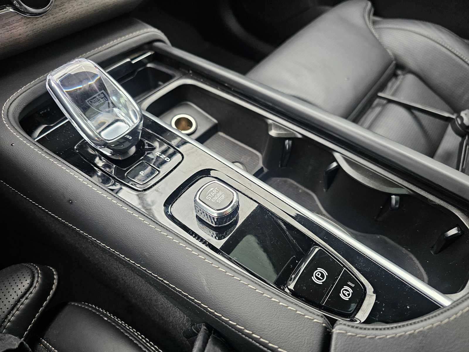 2024 Volvo XC90 Ultimate Bright Theme