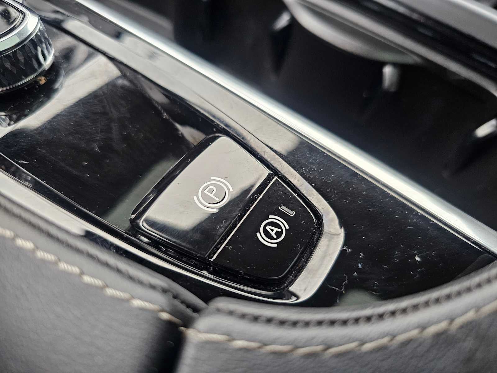 2024 Volvo XC90 Ultimate Bright Theme